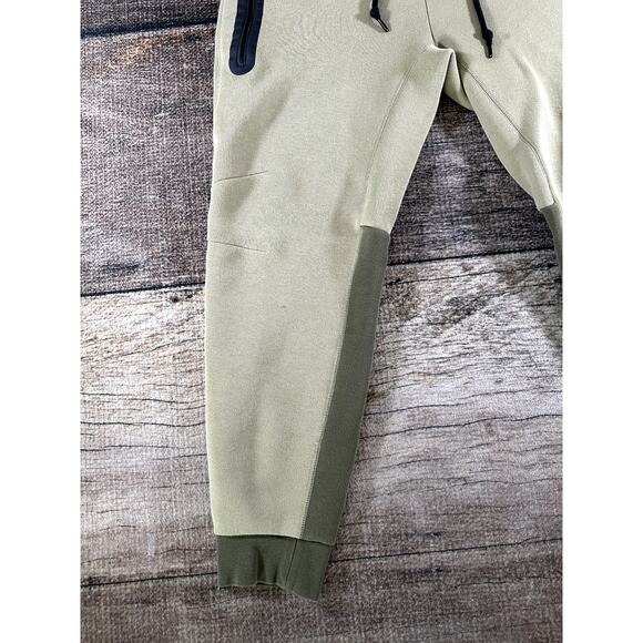 EUC Nike Sportswear Tech Olive Green Fleece Men's Joggers SP240810NIV - Picture 3 of 8